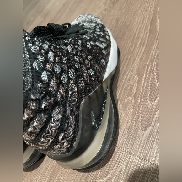 Nike LeBron James XVII 17 In The Arena Black/White Oreo - Picture 7 of 9